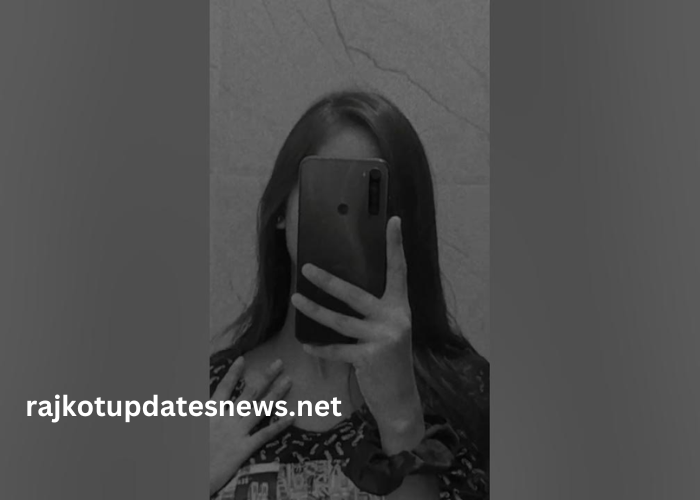 stylish1tekqmuuq18= aesthetic girl poses instagram hidden face mirror selfie